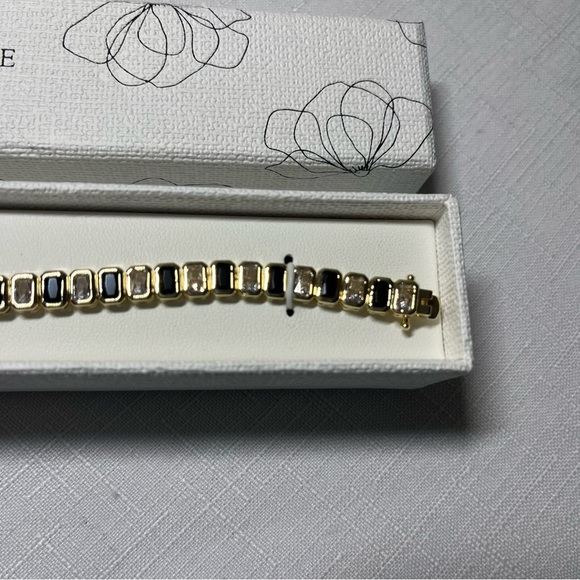 New STELLA ROSE black & clear crystal tennis bracelet. Strong clasp. Gold plated - Picture 3 of 5